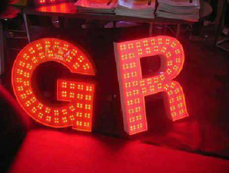 通山LED发光字常见的安装误区。